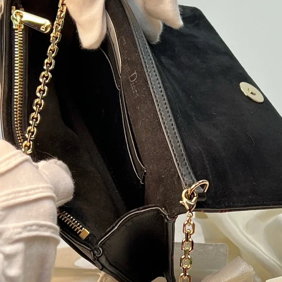 DIOR LIMITED EDITION Black Calfskin Wallet-on-Chain with Red Heart & Club motif - Picture 9 of 12